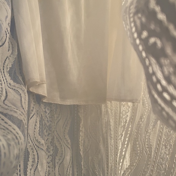 White lace skirt - Picture 3 of 7